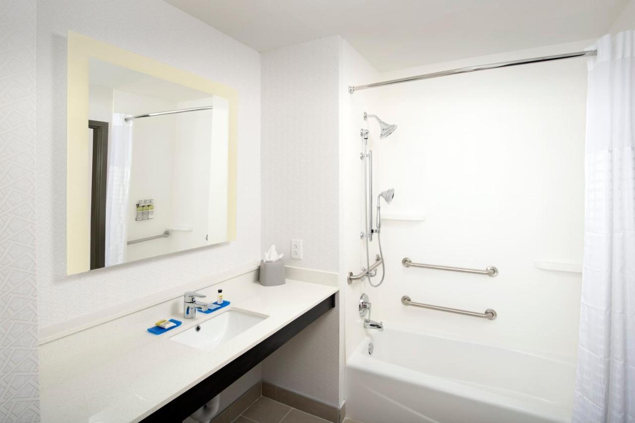 Holiday Inn Express & Suites - North Brunswick By Ihg Eksteriør billede